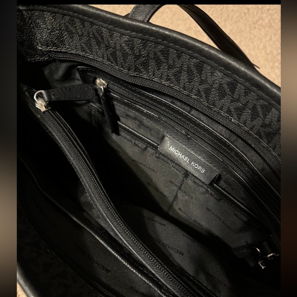 Michael Kors Signature logo pattern and logo charm purse - Picture 6 of 12